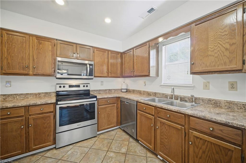 Photo 12 of 37 residential for sale in Chesapeake virginia Photo 12 of 37 residential for sale in Chesapeake virginia