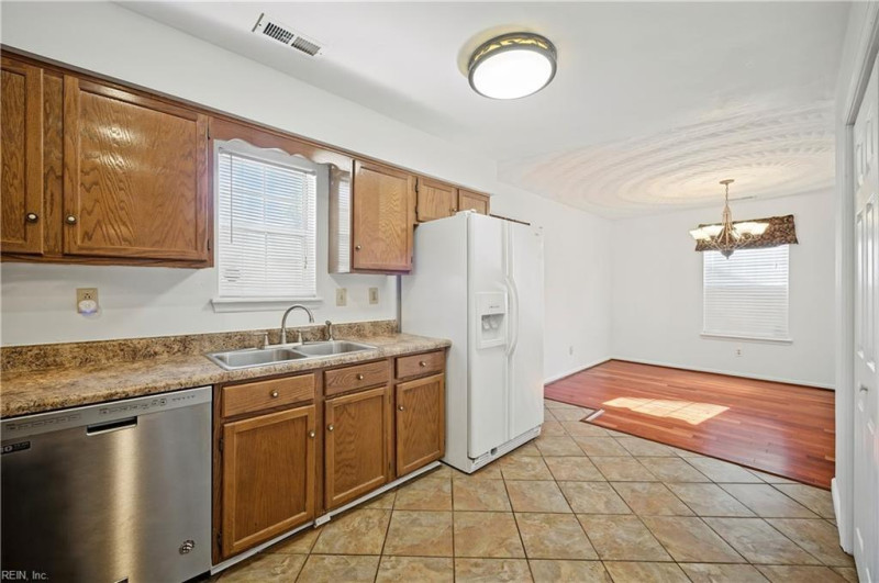 Photo 13 of 37 residential for sale in Chesapeake virginia Photo 13 of 37 residential for sale in Chesapeake virginia