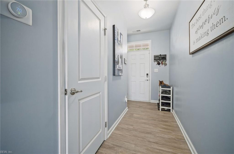 Photo 4 of 28 residential for sale in Virginia Beach virginia