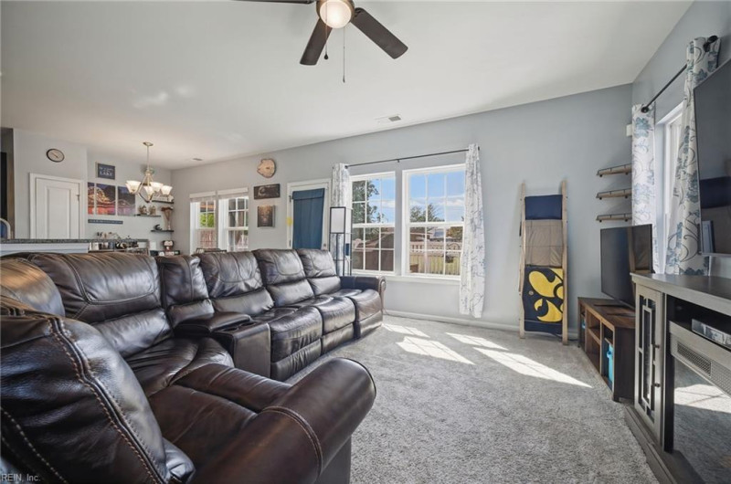 Photo 5 of 28 residential for sale in Virginia Beach virginia