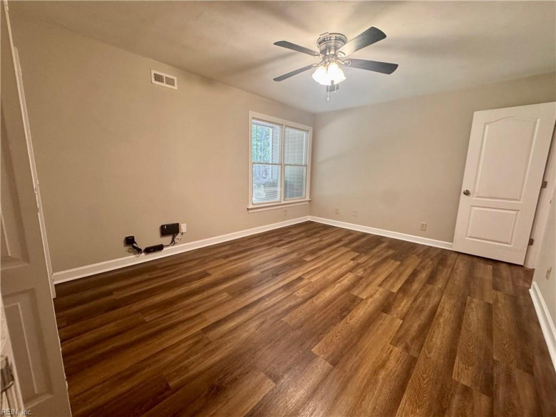 Photo 13 of 18 residential for sale in York County virginia