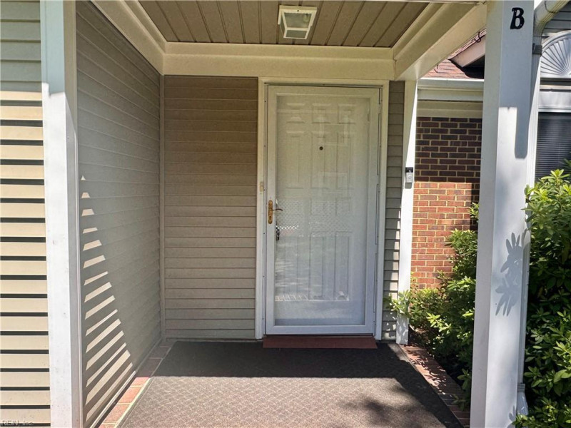 Photo 3 of 18 residential for sale in York County virginia