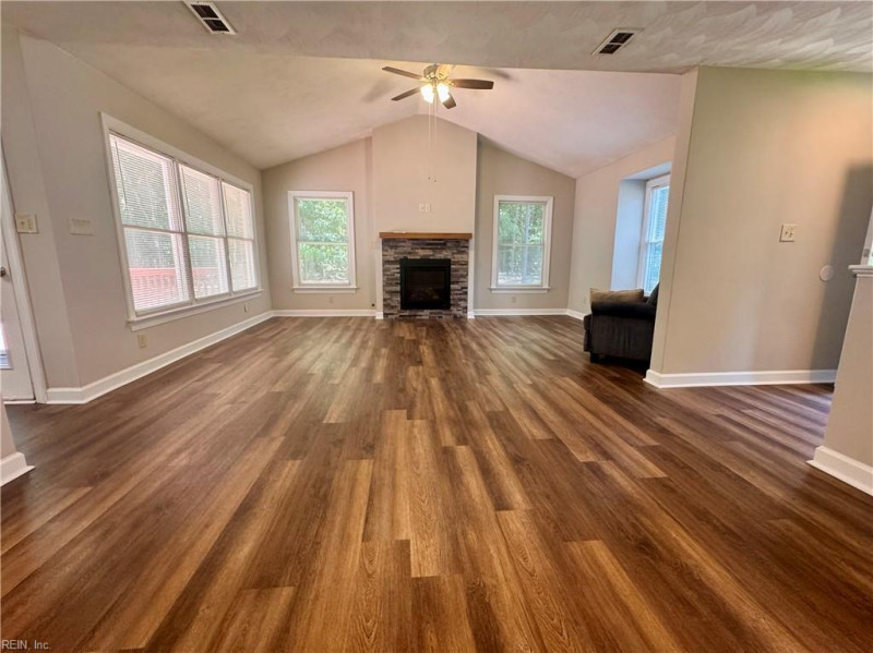 Photo 5 of 18 residential for sale in York County virginia