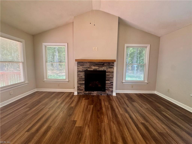 Photo 7 of 18 residential for sale in York County virginia