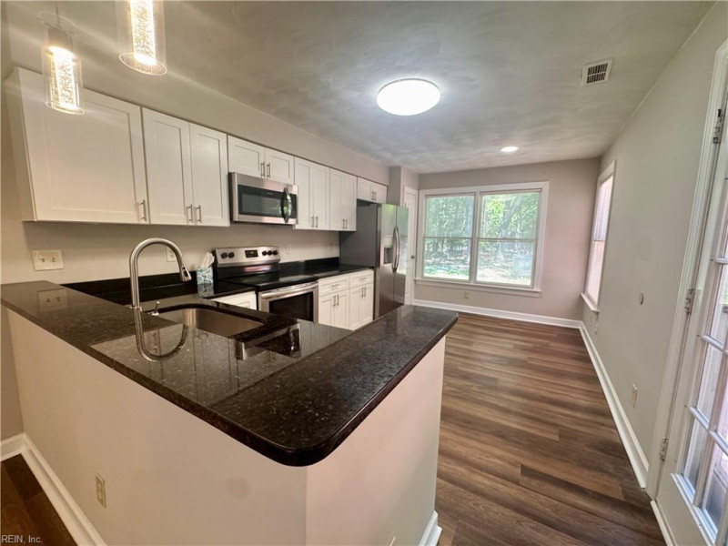 Photo 8 of 18 residential for sale in York County virginia