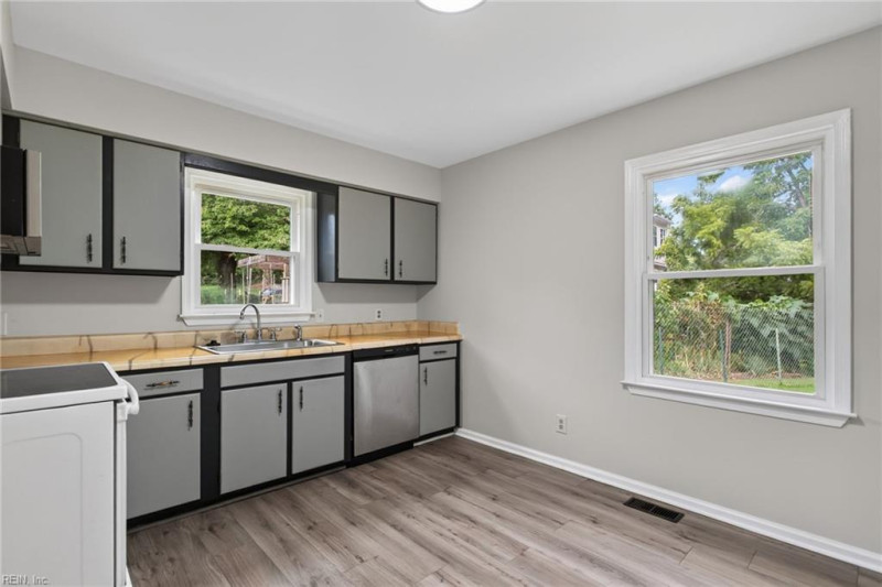 Photo 16 of 29 residential for sale in Newport News virginia