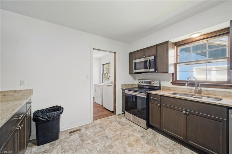 Photo 12 of 31 residential for sale in Newport News virginia