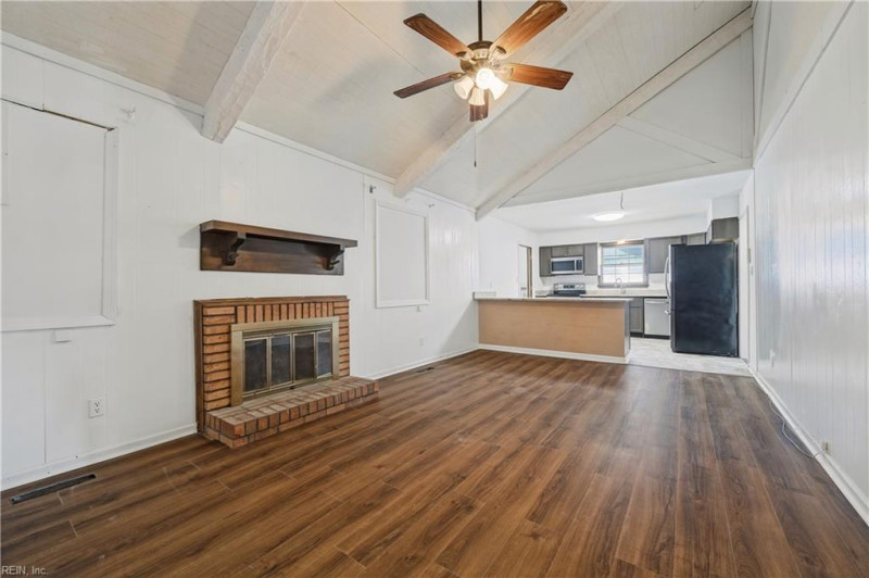 Photo 7 of 31 residential for sale in Newport News virginia