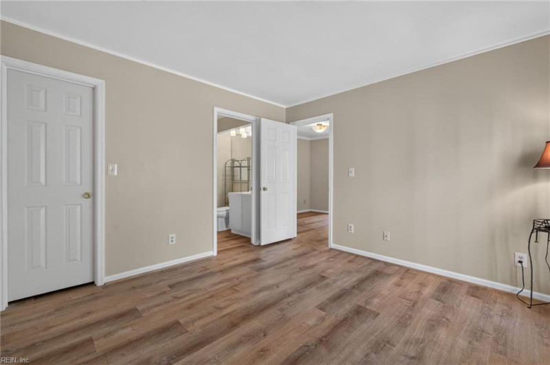 Photo 12 of 20 residential for sale in Chesapeake virginia