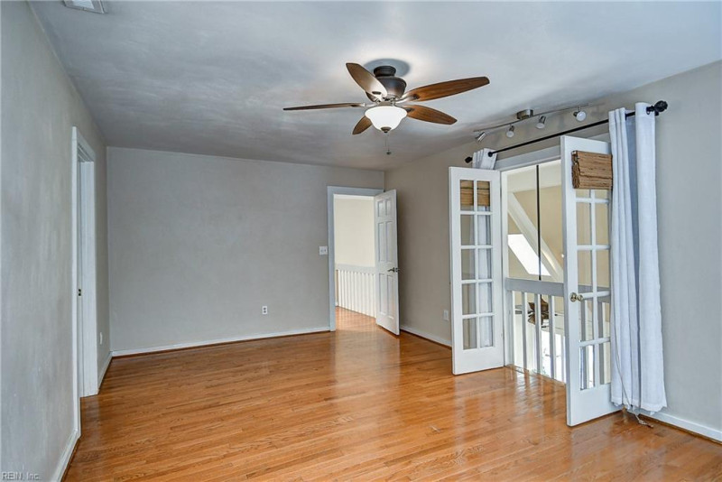 Photo 11 of 39 residential for sale in Virginia Beach virginia