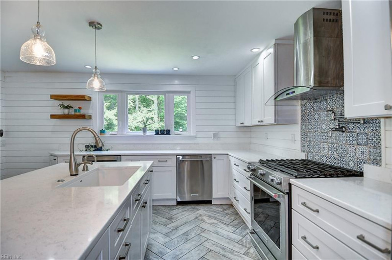 Photo 3 of 39 residential for sale in Virginia Beach virginia