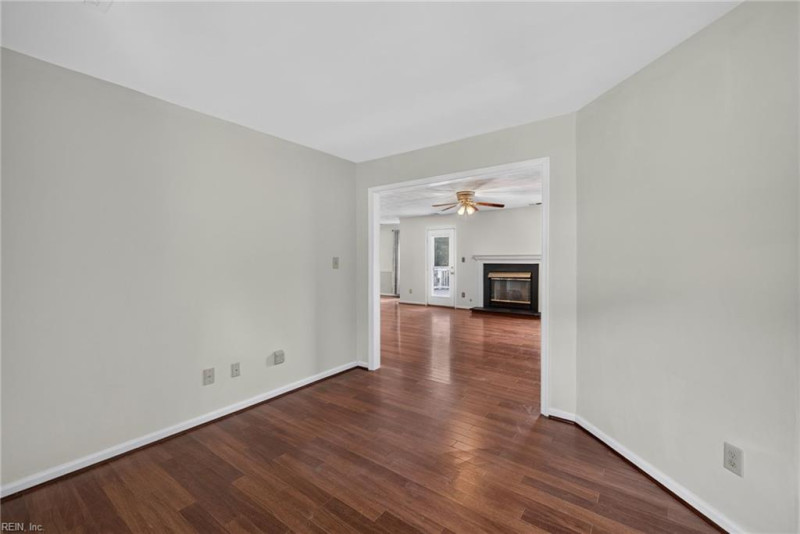 Photo 10 of 50 residential for sale in Chesapeake virginia