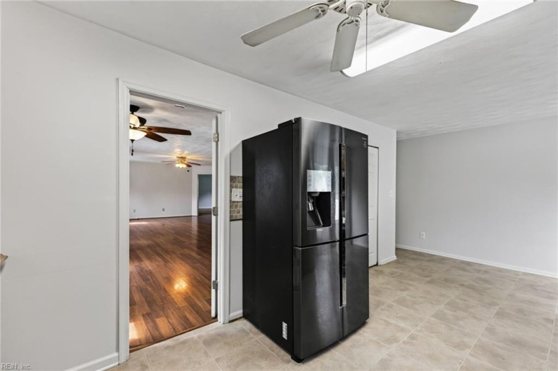 Photo 15 of 50 residential for sale in Chesapeake virginia