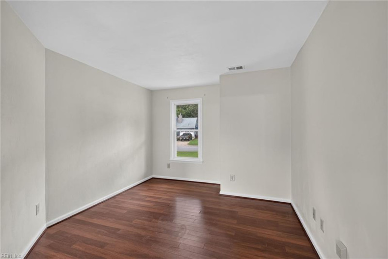 Photo 9 of 50 residential for sale in Chesapeake virginia