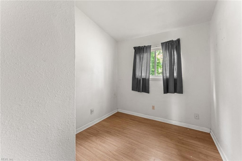 Photo 13 of 25 residential for sale in Virginia Beach virginia