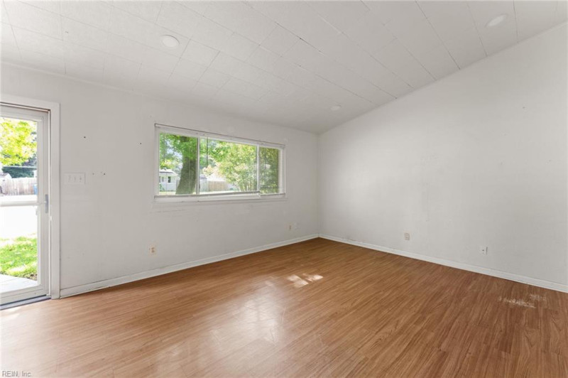 Photo 3 of 25 residential for sale in Virginia Beach virginia