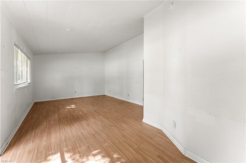 Photo 4 of 25 residential for sale in Virginia Beach virginia