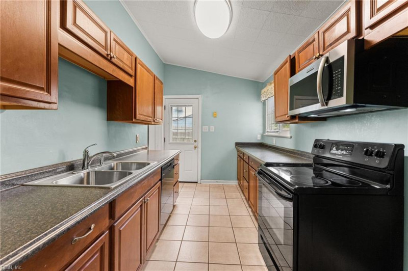 Photo 6 of 25 residential for sale in Virginia Beach virginia