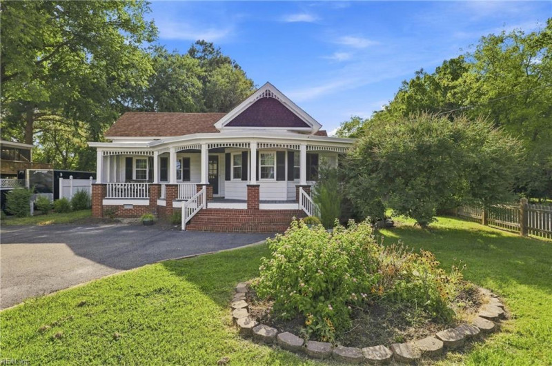 Photo 3 of 47 residential for sale in Poquoson virginia
