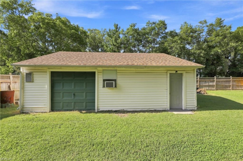 Photo 37 of 47 residential for sale in Poquoson virginia