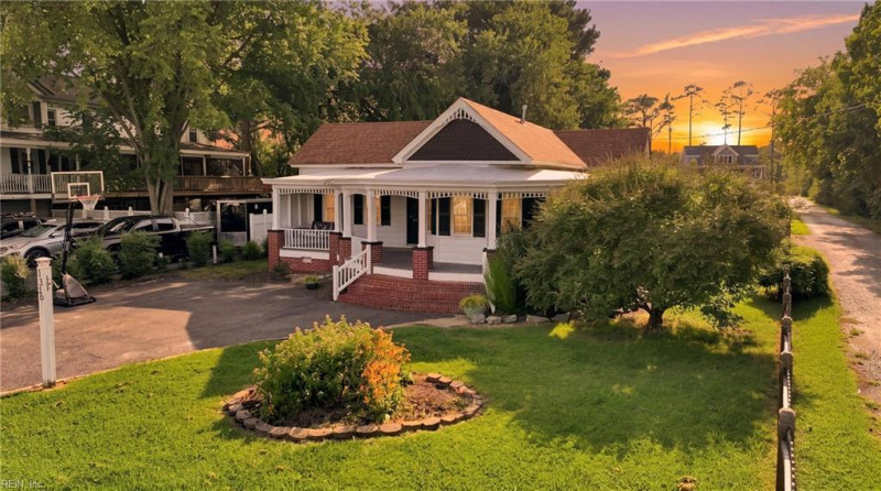 Photo 4 of 47 residential for sale in Poquoson virginia
