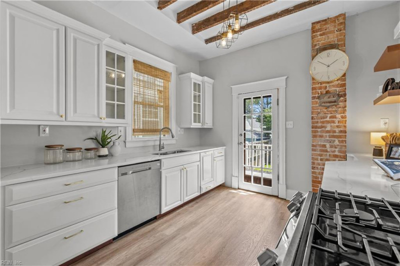Photo 11 of 46 residential for sale in Norfolk virginia