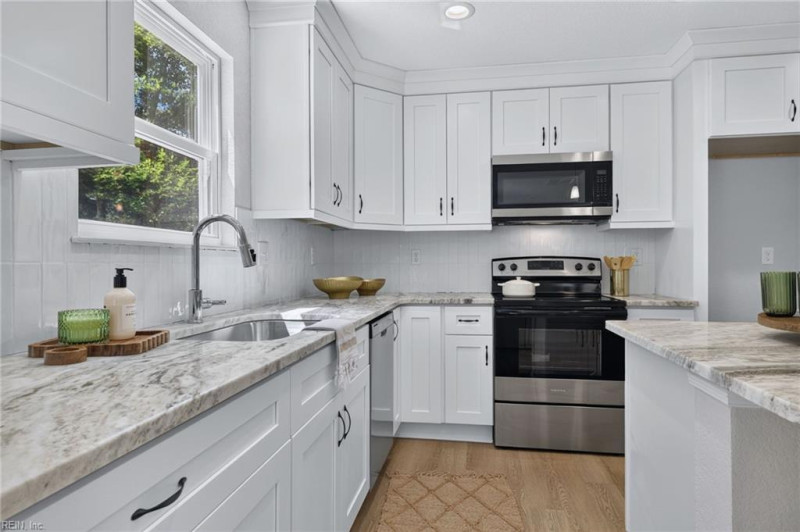 Photo 16 of 44 residential for sale in Norfolk virginia