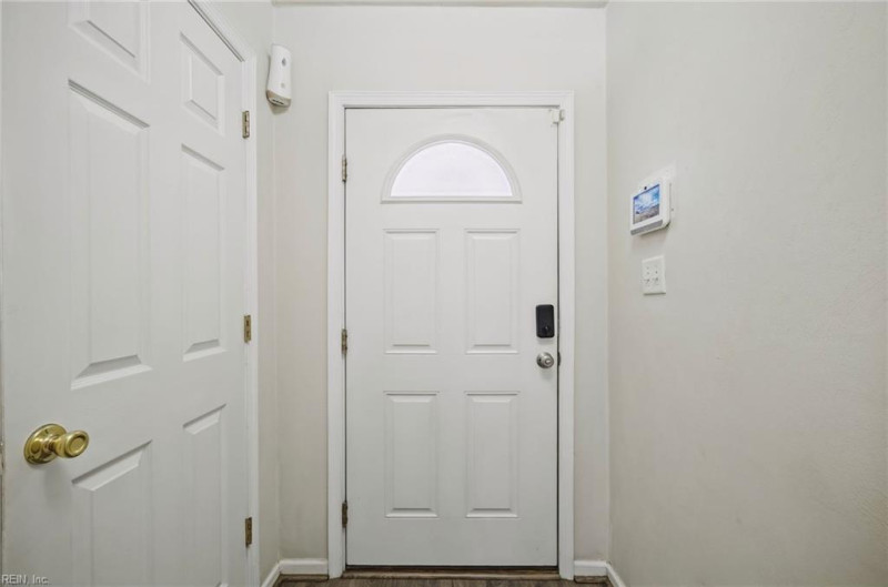 Photo 4 of 32 residential for sale in Chesapeake virginia Photo 4 of 32 residential for sale in Chesapeake virginia