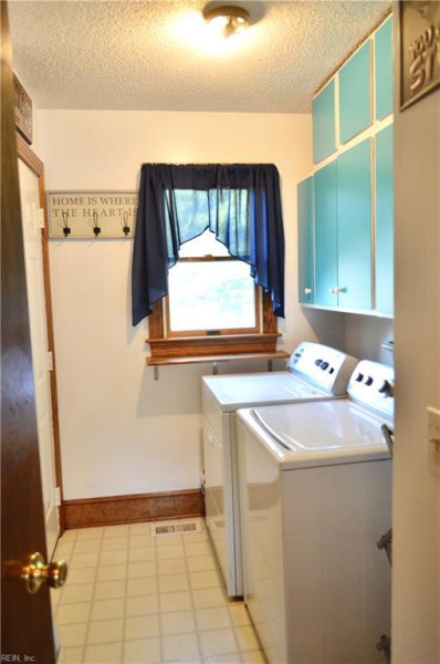 Photo 13 of 27 residential for sale in Suffolk virginia
