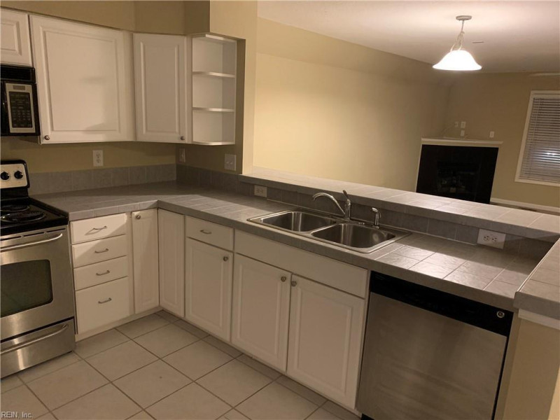 Photo 3 of 16 residential for sale in Norfolk virginia