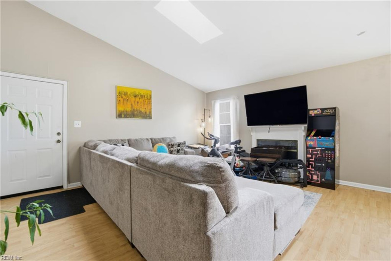 Photo 3 of 17 residential for sale in Virginia Beach virginia