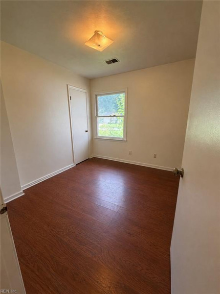 Photo 11 of 15 residential for sale in Suffolk virginia