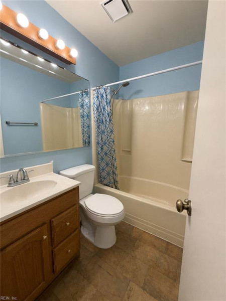 Photo 9 of 15 residential for sale in Suffolk virginia