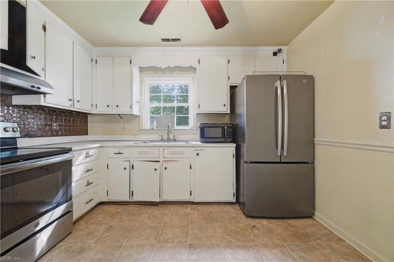 Photo 10 of 23 residential for sale in Hampton virginia