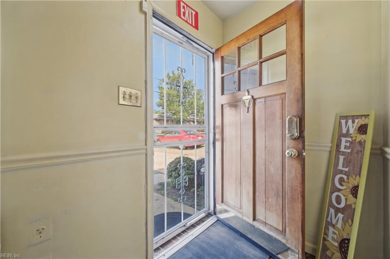 Photo 4 of 23 residential for sale in Hampton virginia