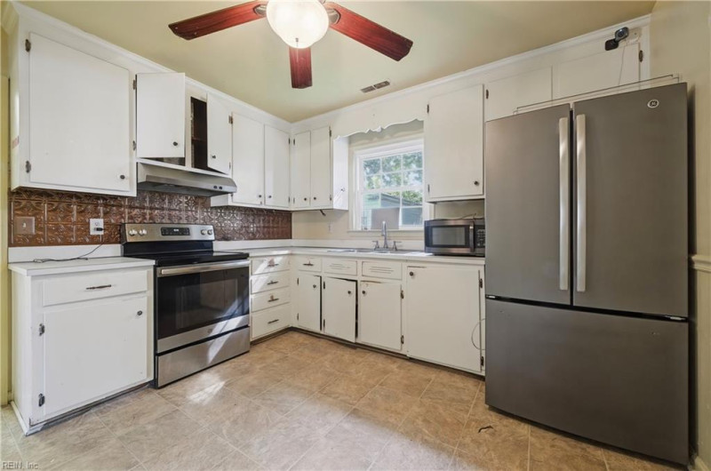 Photo 9 of 23 residential for sale in Hampton virginia