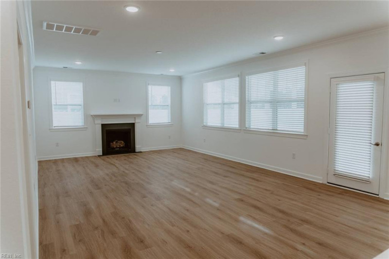 Photo 13 of 24 residential for sale in Chesapeake virginia