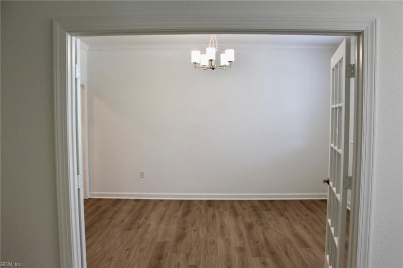 Photo 18 of 24 residential for sale in Chesapeake virginia