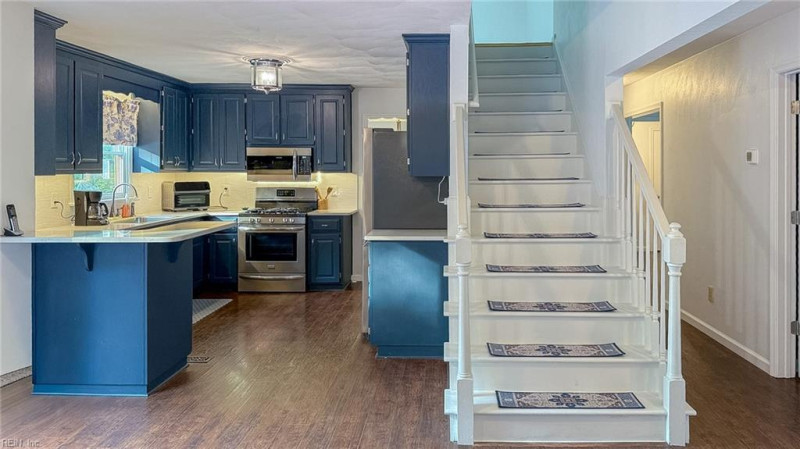 Photo 10 of 33 residential for sale in Virginia Beach virginia