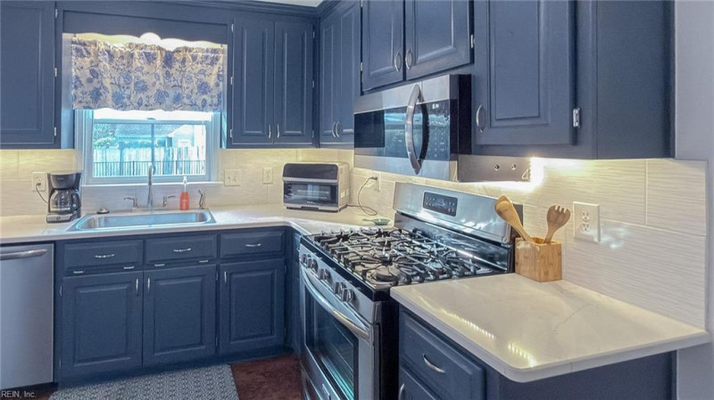 Photo 13 of 33 residential for sale in Virginia Beach virginia