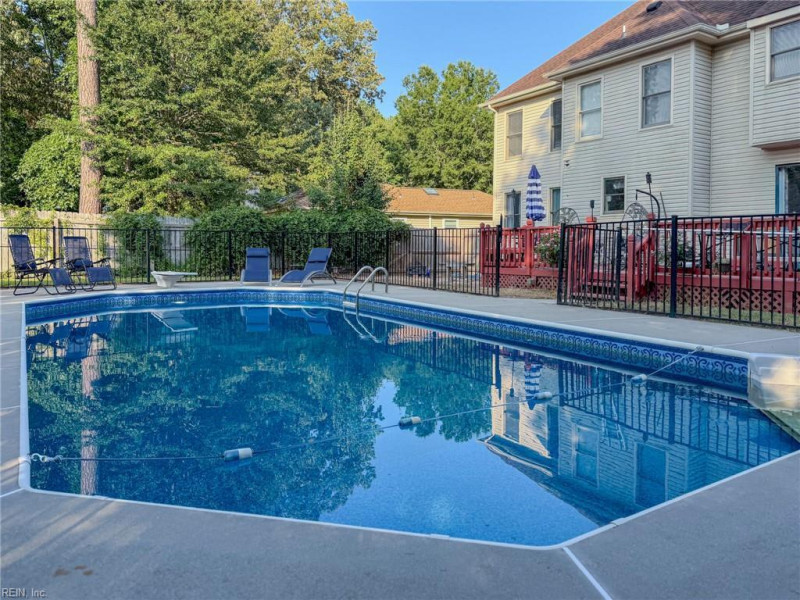 Photo 3 of 33 residential for sale in Virginia Beach virginia