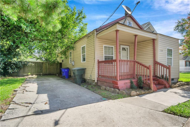Photo 1 of 17 residential for sale in Norfolk virginia