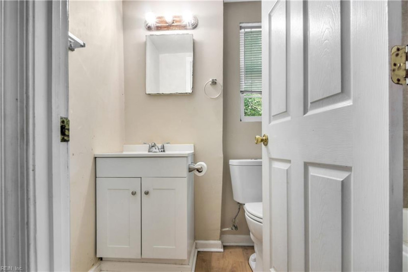 Photo 11 of 17 residential for sale in Norfolk virginia