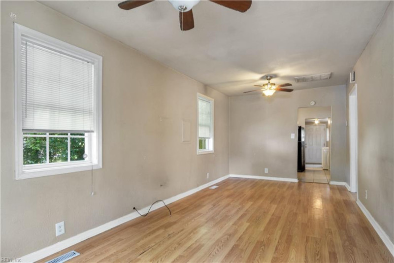 Photo 3 of 17 residential for sale in Norfolk virginia