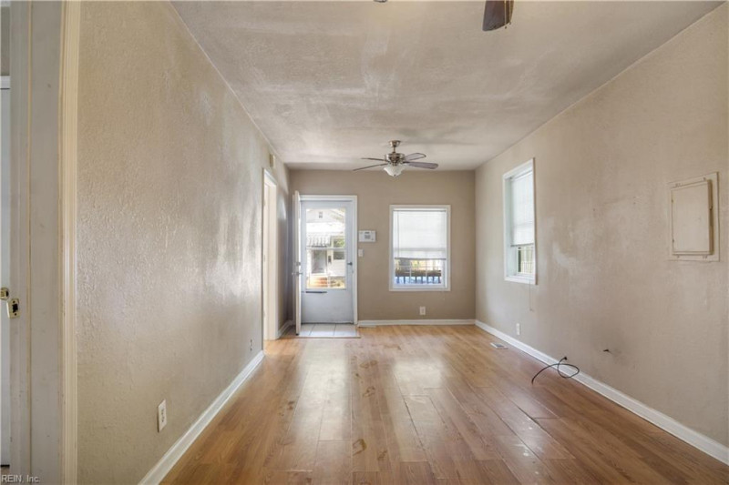Photo 4 of 17 residential for sale in Norfolk virginia