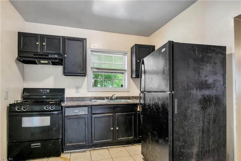 Photo 5 of 17 residential for sale in Norfolk virginia
