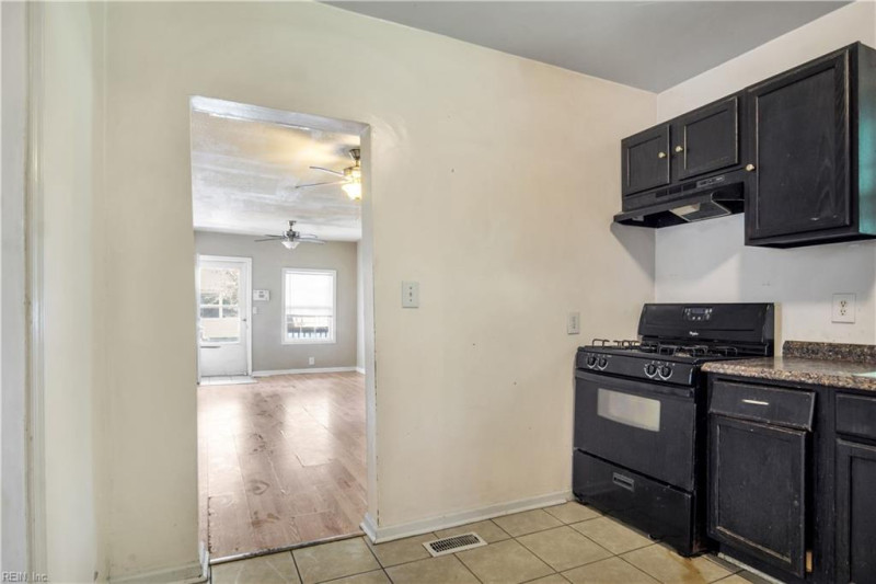 Photo 6 of 17 residential for sale in Norfolk virginia