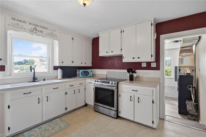 Photo 13 of 30 residential for sale in Suffolk virginia