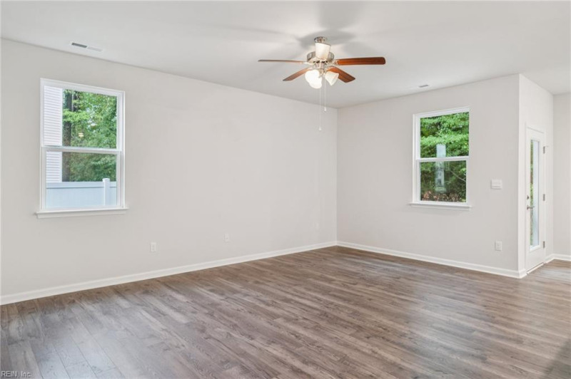Photo 11 of 33 residential for sale in Suffolk virginia