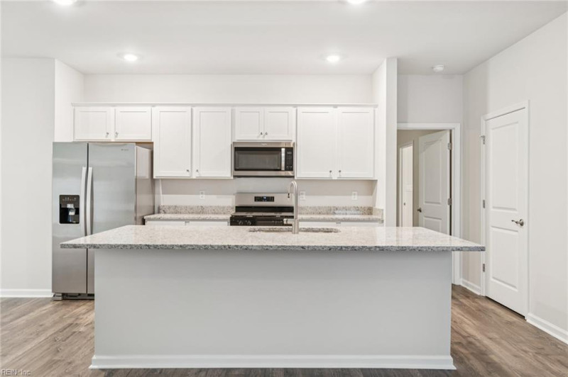 Photo 3 of 33 residential for sale in Suffolk virginia